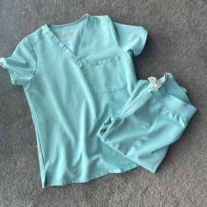 Sea glass Figs scrubs